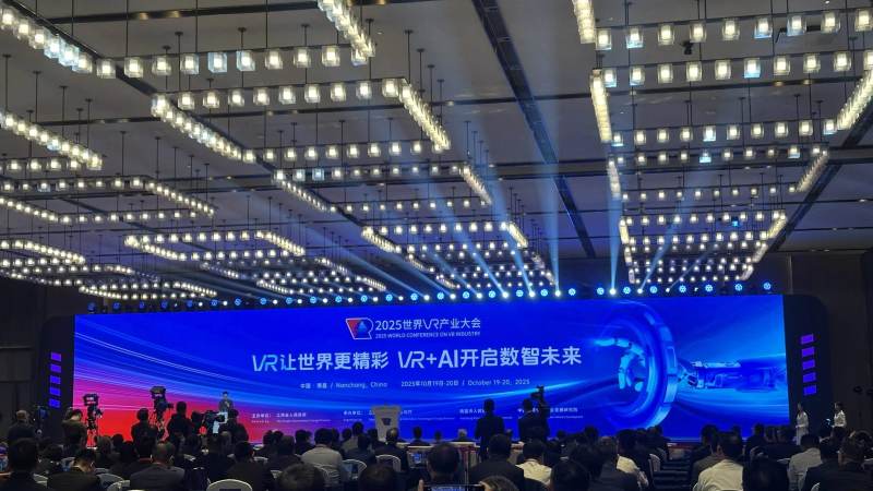 VR体验馆社交化运营模式观察：从单人沉浸到多人社交的场景重构